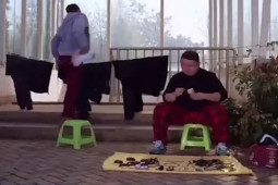 Clip hài hước - Người đàn ông cái gì cũng bán nhận ngay cái kết đắng