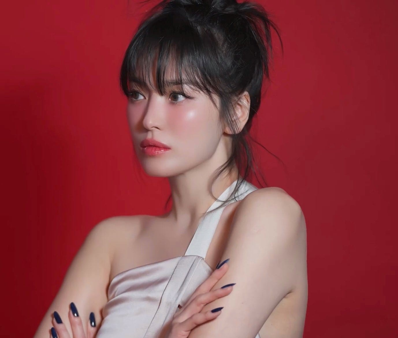 Song Hye Kyo ngày càng trẻ trung, gợi cảm