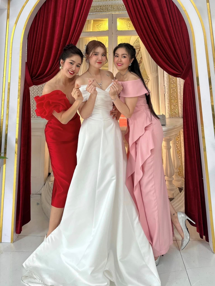 Hai em gái xinh đẹp của diễn viên Lê Phương "gây sốt" mạng - 2
