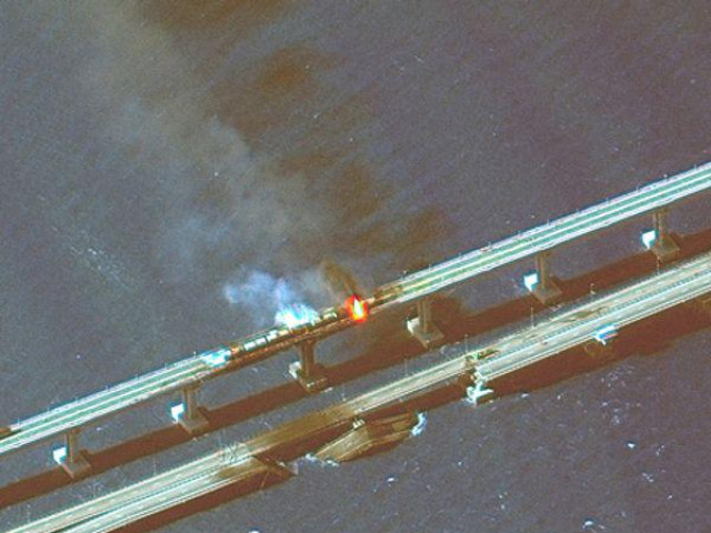 Thế giới - Nga chính thức mở lại cầu Crimea cho xe ô tô di chuyển