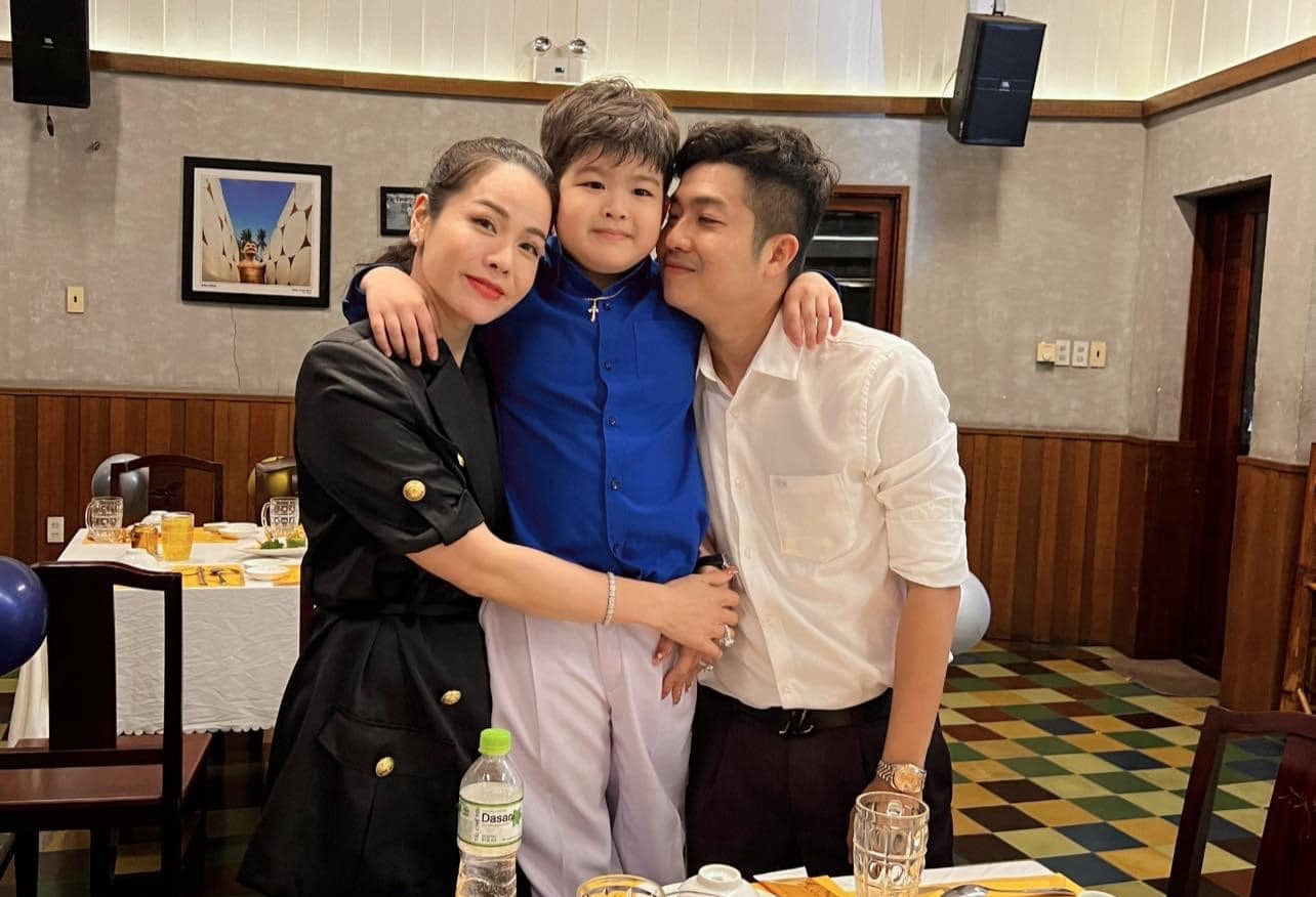 Nhật Kim Anh cùng con trai và chồng cũ