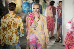 Thời trang - Hoa hồng là điểm tạo nét nên có cho mùa xuân năm 2023