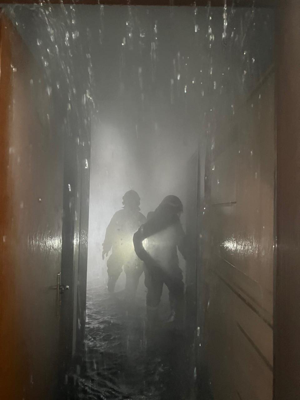Cháy căn hộ tầng chung cư cao cấp ở Hà Nội, khói bốc nghi ngút - 4