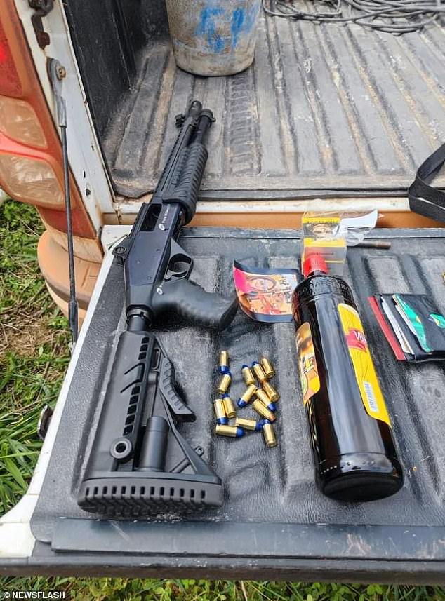 Khẩu shotgun mà nghi phạm Oliveira sử dụng để sát hại các nạn nhân.