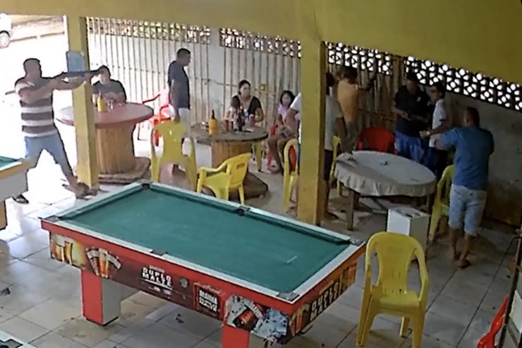 Olivera là người cầm khẩu súng shotgun bắn chết các nạn nhân.