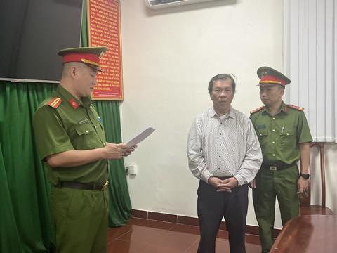Tin chính thức từ Công an TPHCM: Bắt tạm giam nhà báo Hàn Ni, TS Đặng Anh Quân - 4