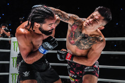 Thể thao - Martin Nguyễn bị đối thủ móc mắt, táo bạo chuyển bại thành thắng