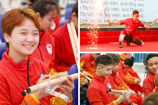 Bộ gậy tập luyện bộ môn võ gậy đã đến tay các vận động viên.