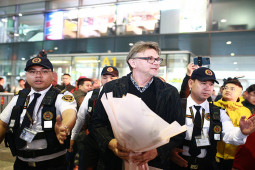 Bóng đá - HLV Philippe Troussier có mặt tại Hà Nội, nói lời đặc biệt khi ngồi "ghế nóng"