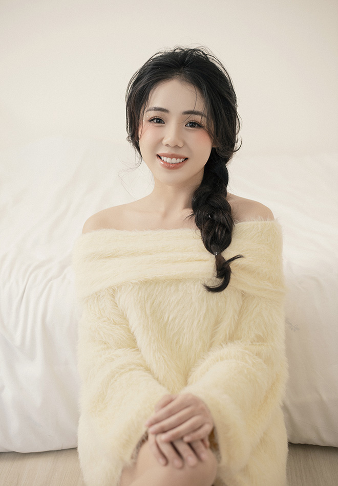 Hình ảnh xinh đẹp, nhan sắc mặn mà của Hương Ly trong ngày trở lại