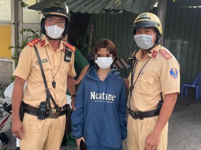 Tin tức trong ngày - Một người dẫn bé gái "buồn chuyện gia đình" đến CSGT