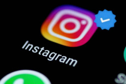 Instagram nối bước Twitter, sắp kinh doanh ”tick xanh”?