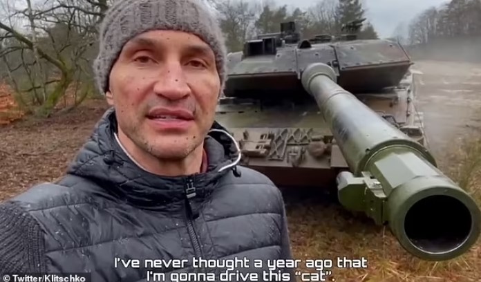 Thị trưởng Kiev gọi xe tăng Leopard 2 của Đức là "mèo". Ảnh: Twitter