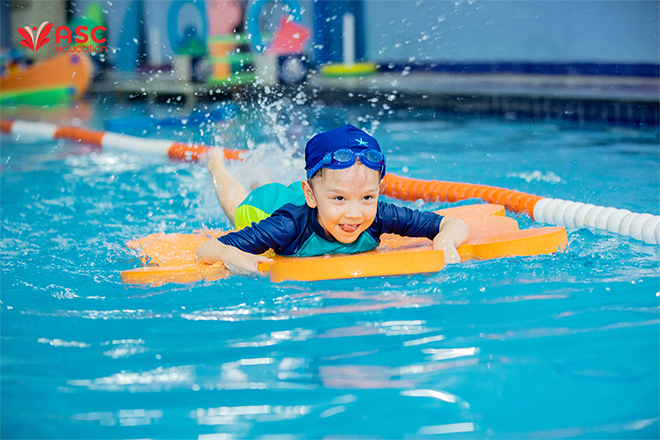 Vì sao trường bơi sinh tồn Aqua-Tots Mỹ được cha mẹ Việt yêu thích - 5