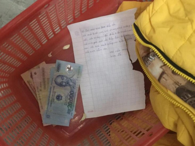 Tin tức trong ngày - Bé gái khoảng 1 tuần tuổi bị bỏ rơi trong đêm rét buốt