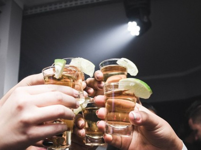 Uống rượu ảnh hưởng đến sức khỏe của bạn như thế nào?
