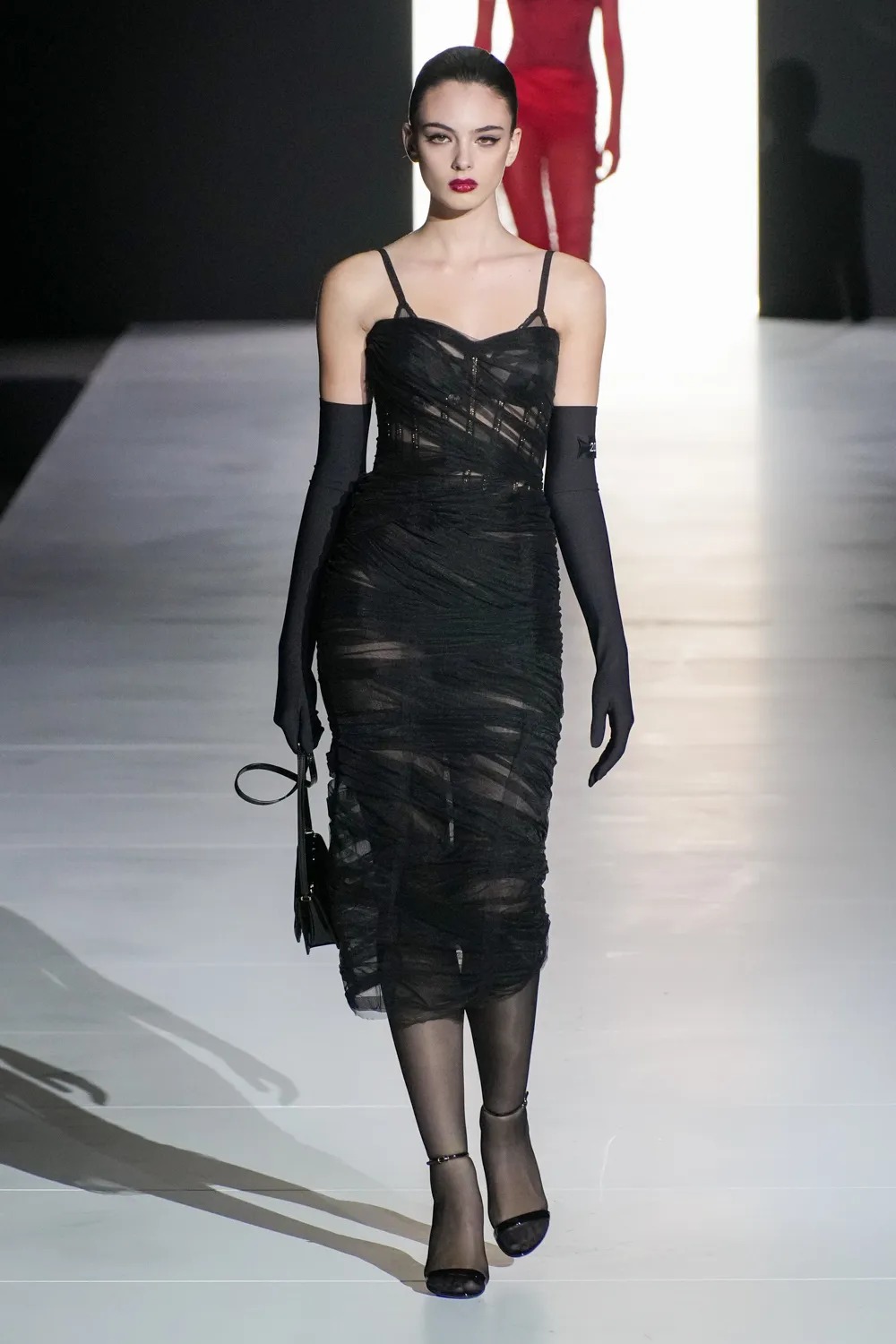 Deva Cassel sải bước trên sàn catwalk của thương hiệu&nbsp;Dolce &amp; Gabbana.