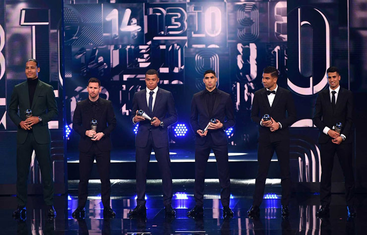 Năm thứ 2 liên tiếp, Barca không có đại diện được bầu chọn vào "Đội hình tiêu biểu của năm"
