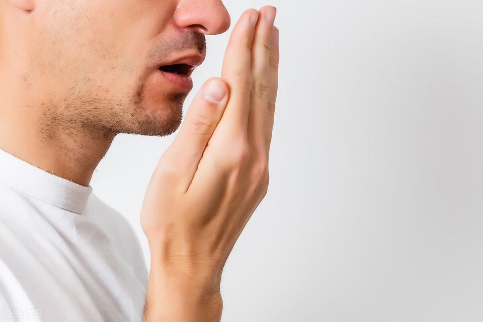 Hơi thở có 4 mùi này có thể là dấu hiệu của bệnh tật, cần hết sức lưu ý - 3