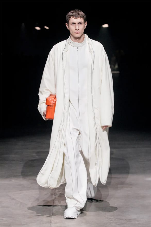 Tối giản đầy "chất nghệ" trong bộ sưu tập Jil Sander Xuân Hè 2023 - 2