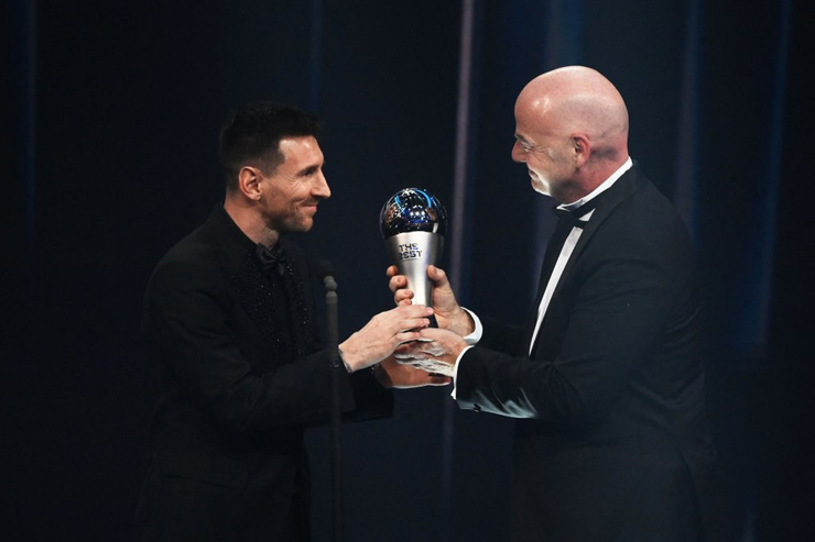 Messi giành FIFA The Best 2022: Lập kỷ lục mới, chính thức vượt Ronaldo - 1