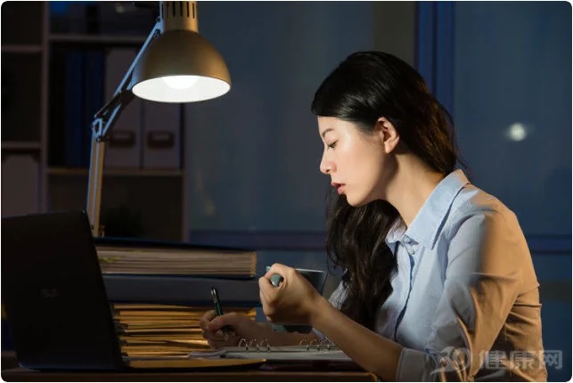 Nữ sinh 21 tuổi mắc bệnh ung thư hạch nguy hiểm, thức khuya lâu ngày là nguyên nhân kích hoạt bệnh - 1