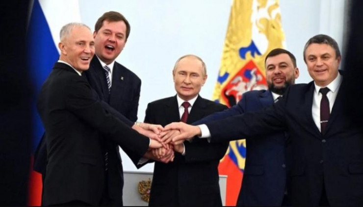 Tổng thống Nga Vladimir Putin và lãnh đạo 4 vùng Ukraine xin sáp nhập vào Nga. Ảnh: Getty.