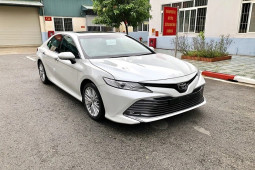 Toyota Camry lăn bánh 1600km rao bán 1,45 tỷ đồng bị cư dân mạng chê đắt