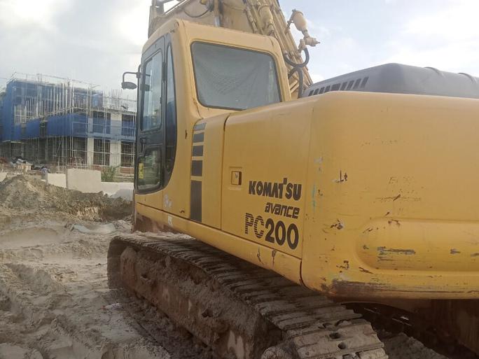 Chiếc xe cuối các đối tượng dùng phá hủy nhà của các hộ dân ở tổ 3, khu phố 7, phường An Thới