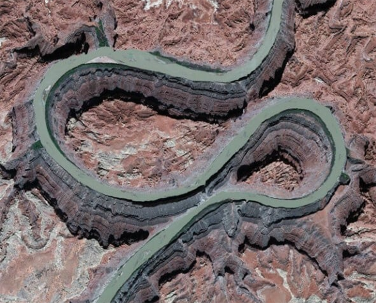 Rio Colorado, Utah, Hoa Kỳ như một con trăn khổng lồ.
