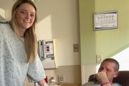 Bạn trẻ - Cuộc sống - Con gái bí mật hiến thận cho bố ốm yếu gây xúc động