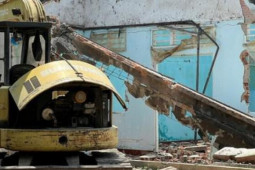 Tin tức trong ngày - Bị tường đổ trúng người, nam công nhân tử vong tại chỗ