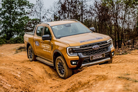 Loạt xe Ford thử sức trên những cung đường Offroad tại Đồng Mô