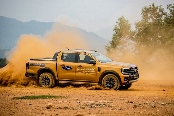 Loạt xe Ford thử sức trên những cung đường Offroad tại Đồng Mô - 1