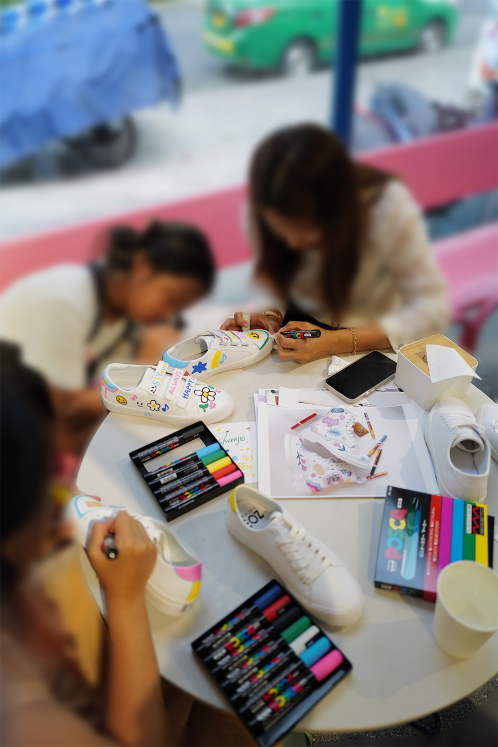 Một workshop về vẽ giày được tổ chức bởi ZOE