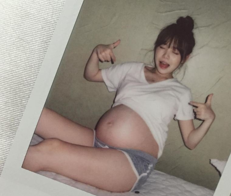 Hong Young Ki giảm được hơn 20kg sau khi sinh nở.