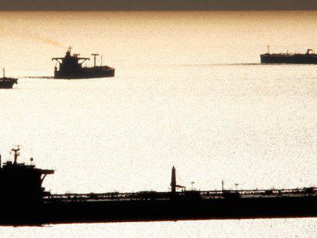 Thế giới - Rủi ro từ “đội tàu bóng đêm” hỗ trợ Nga