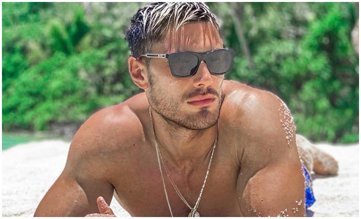 Trên thực tế, nhà tạo mẫu tóc này phải tập luyện rất nhiều mới có body hoàn hảo như vậy.
