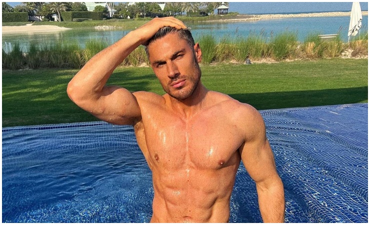 Trên Instagram cá nhân 3,3 triệu người theo dõi, anh thường xuyên chia sẻ ảnh về cuộc sống thường nhật.
