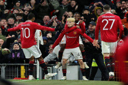 Bóng đá - MU có cơ hội vô địch Ngoại hạng Anh, fan tức vì VAR hại “Quỷ đỏ”