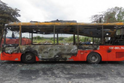 Tin tức trong ngày - Tài xế đốt luôn xe buýt vì bị quản lý công ty lập biên bản