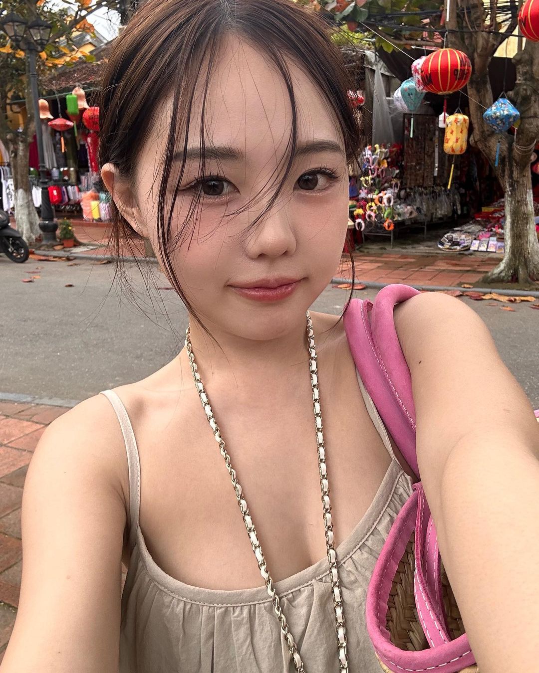 Người đẹp Hàn Quốc hiện đang có chuyến du lịch tại Việt Nam.