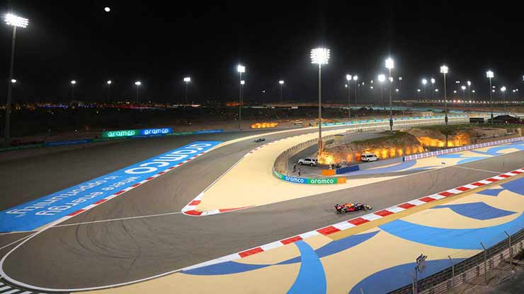 Trường đua Bahrain tráng lệ về đêm
