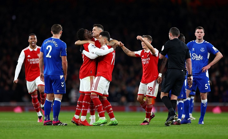 Nóng bảng xếp hạng Ngoại hạng Anh: Arsenal thắng đậm, hơn Man City mấy điểm? - 1