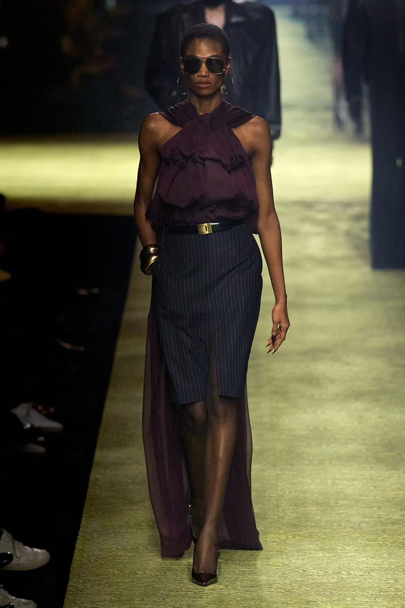 Saint Laurent Winter 2023 nghiên cứu kiểu dáng tôn vẻ đẹp quyền lực - 10