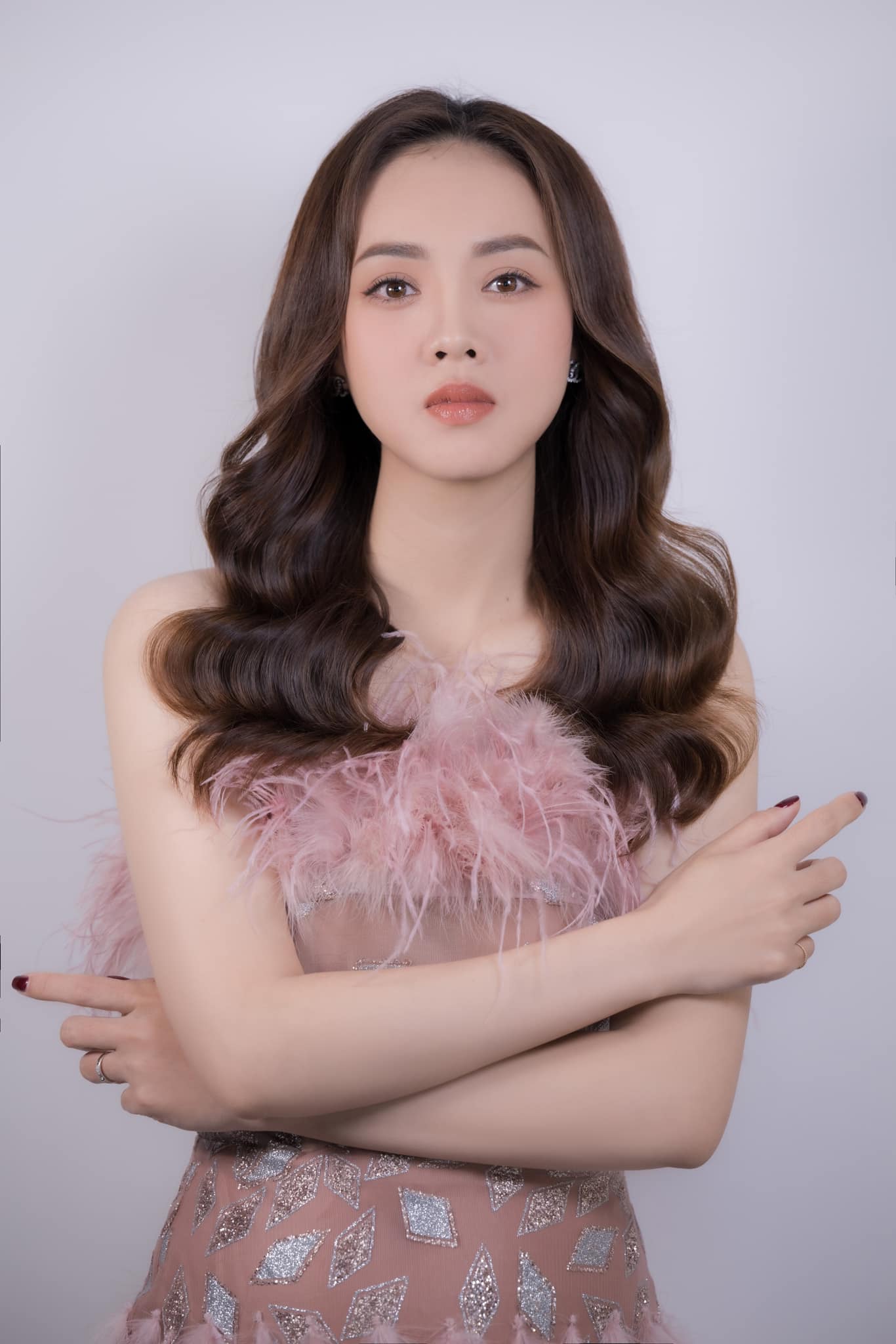 Ngọc Hà - vợ NSND Công Lý&nbsp;cho hay bản thân không muốn than thở khổ và nghèo vì sẽ truyền năng lượng tiêu cực