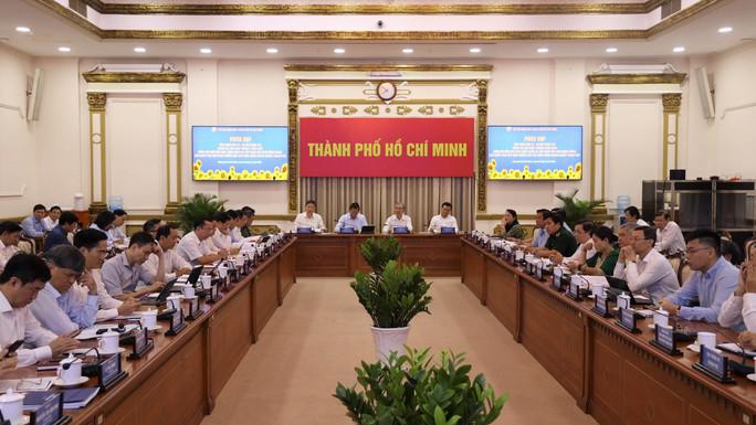 Chủ tịch UBND thành phố HCM Phan Văn Mãi chủ trì cuộc họp kinh tế - xã hội sáng 3-3
