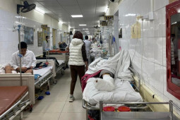 BHXH Việt Nam yêu cầu đảm bảo đủ thuốc, vật tư y tế cho người bệnh có BHYT