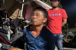 Tin tức trong ngày - Vi phạm nồng độ cồn còn dùng gạch ném công an