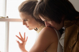 Bạn trẻ - Cuộc sống - Vừa gặp nhau lần đầu, anh ấy đã đòi cầm tay em mãi